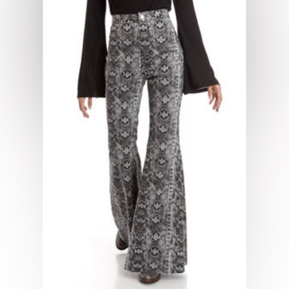 Free People Snake Python Just Float On Bell Bottom High Waisted Jeans 26 - Picture 6 of 16